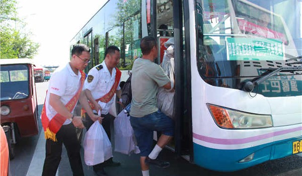 青岛温馨巴士重点线路“提速“，鼓励市民绿色出行