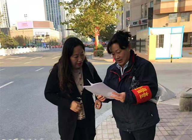 青岛巴士志愿者鼎力相助青岛国际马拉松赛