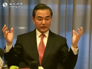 爬山偶遇外交部长王毅!部长说:年轻人要多运动啊!