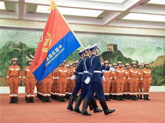 帅!国家综合性消防救援队伍授旗仪式现场图来了