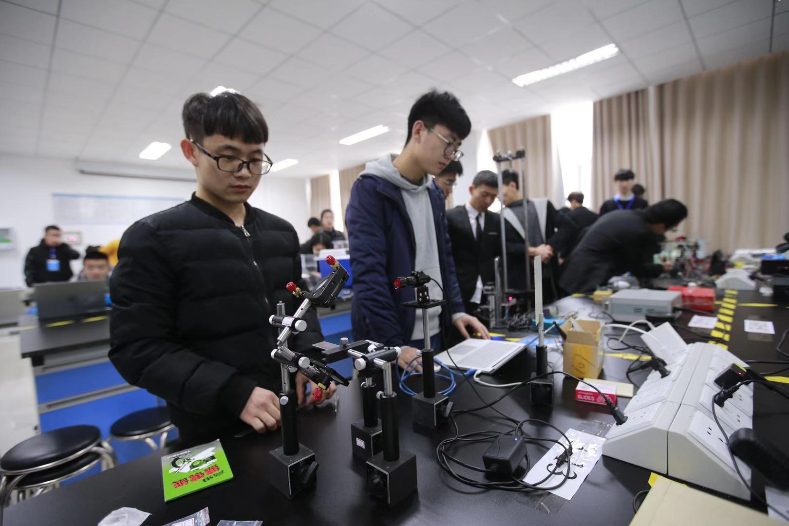 首届山东省大学生光电设计科技创新大赛在青举