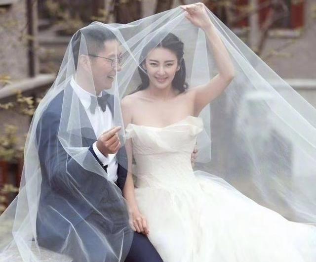 社会一姐张雨绮和前夫复合 第三段婚姻会是真爱吗?