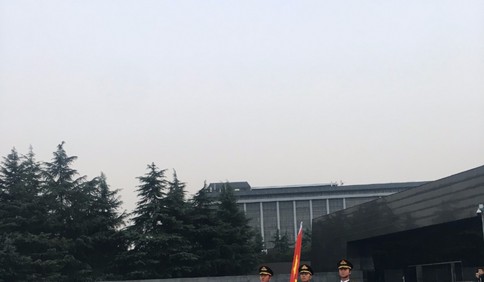 今天，南京，下半旗致哀！
