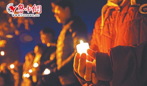 山理工学生烛光悼念南京大屠杀遇难同胞