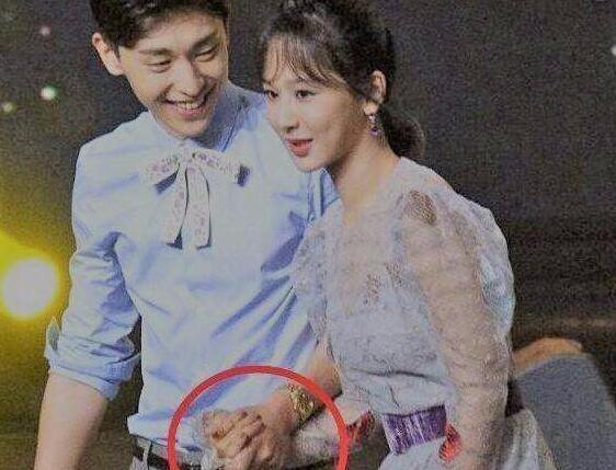 官宣?杨紫邓伦工作室发同一条微博 简直是CP