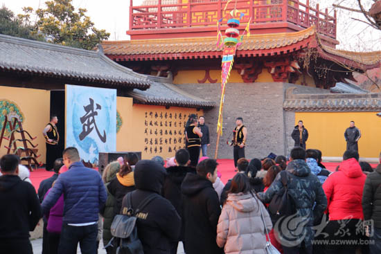 传承非遗迎新年 台儿庄古城民俗民韵尽显浓浓年味