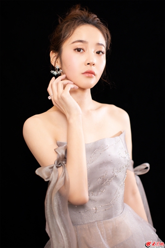 张佳宁少女气质出众 甜美灵动仙气四溢