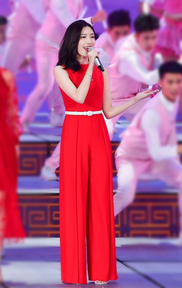 2019央视春晚众星演绎红装,吴磊帅气景甜惊艳