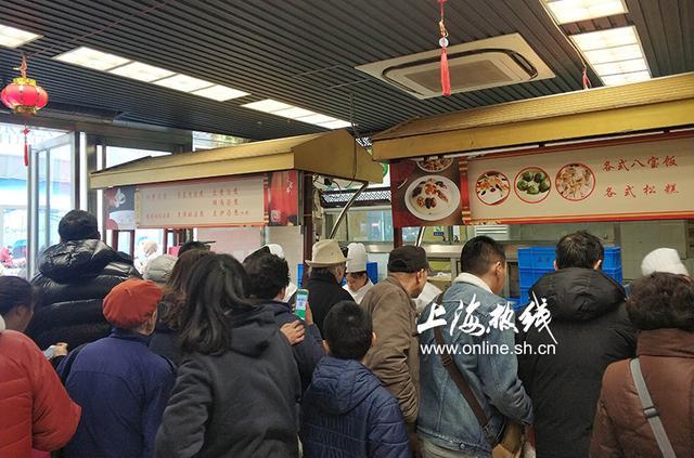 上海市民周末抢购汤圆 人气最高还是他 需等2小时排两次队