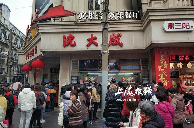 上海市民周末抢购汤圆 人气最高还是他 需等2小时排两次队