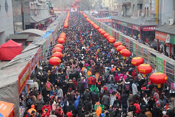 2019青岛萝卜·元宵·糖球会海云庵会场今天正式“开街”