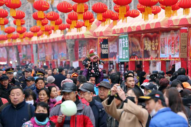 参会人次32万！萝卜·元宵·糖球会海云庵会场开街首日人山人海