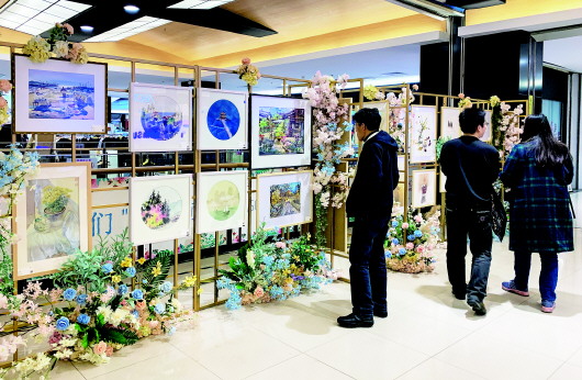 庆祝三八妇女节公益画展开幕展期持续到10日