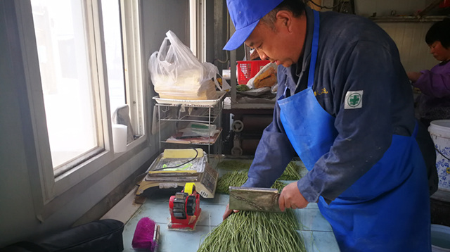 火龙果、紫薯做出网红面条