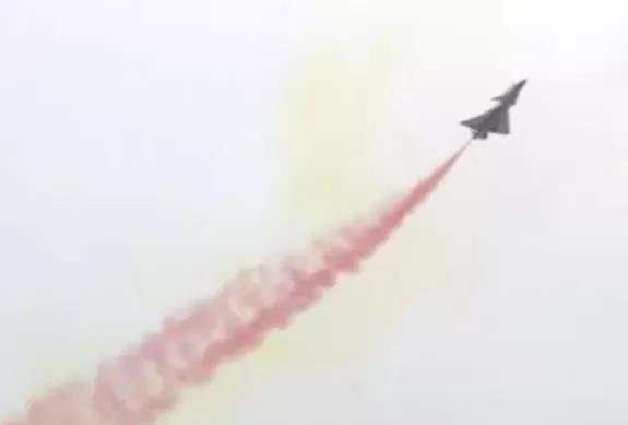 送上兄弟的祝福!中国空军歼-10亮相巴铁国庆