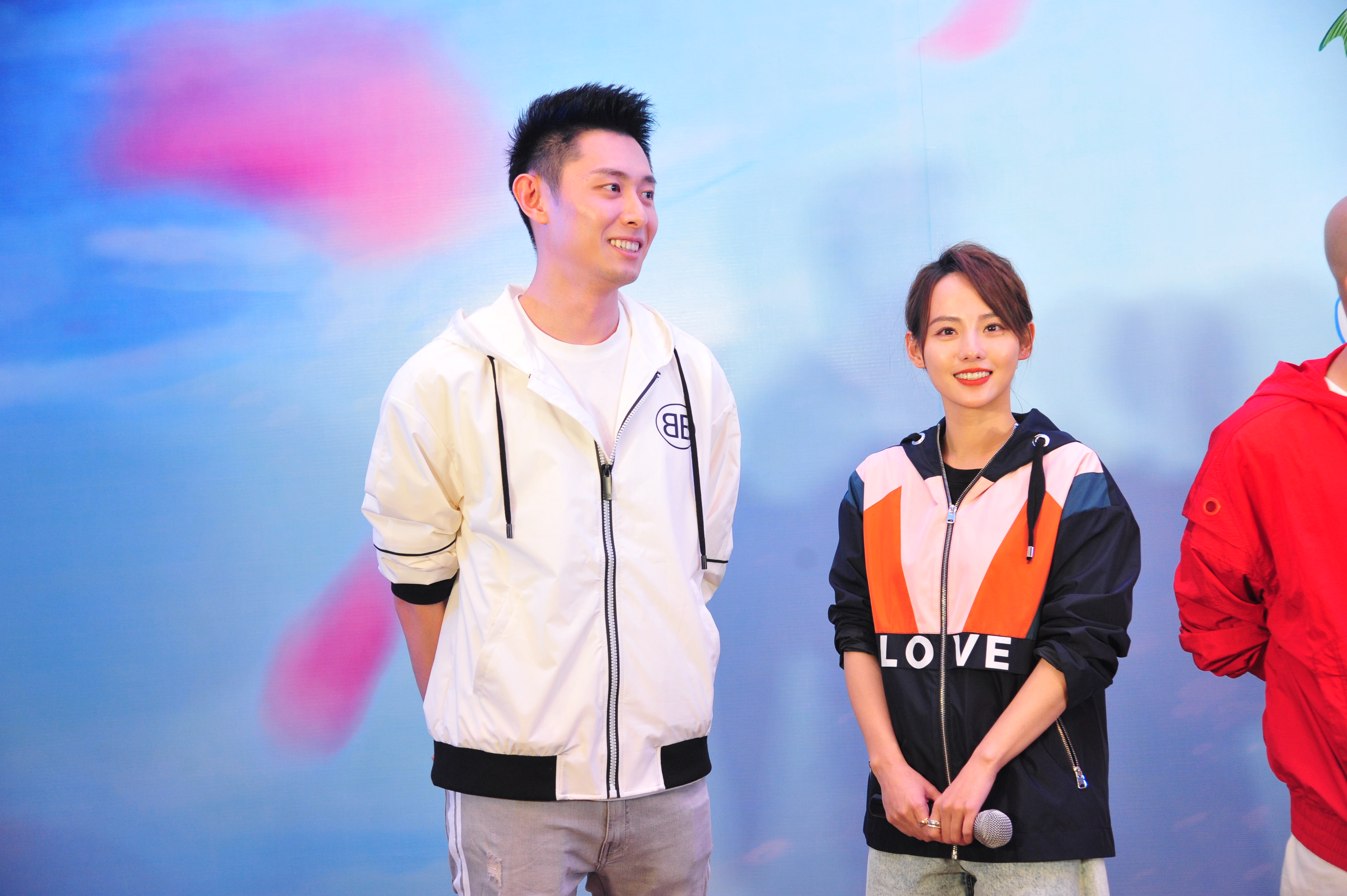 买超称不敢催婚好友王思聪 校长会跟他讨论《