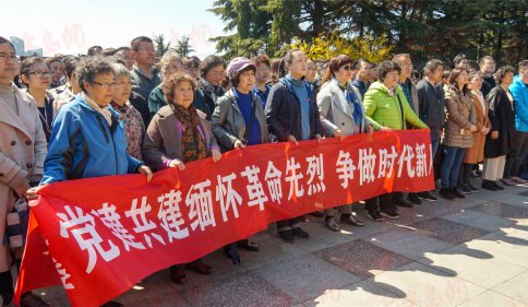 深切緬懷革命先烈 青島仰口路社區開展清明祭掃活動