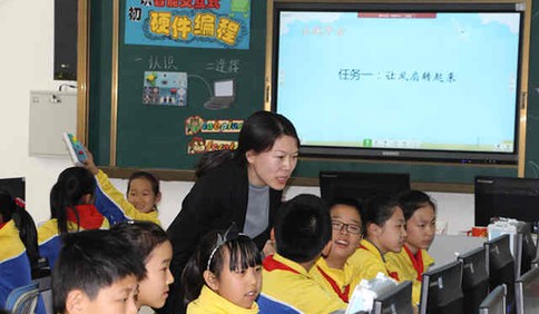 青岛市小学信息技术学科人工智能与编程教学研讨会西海岸举行
