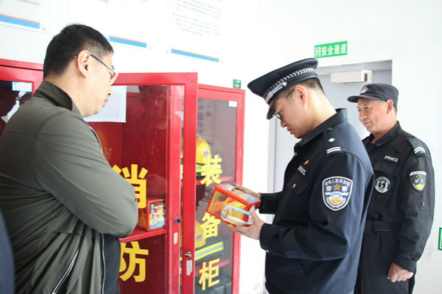 美警 让我们为坚守岗位守好地铁安全的民警、