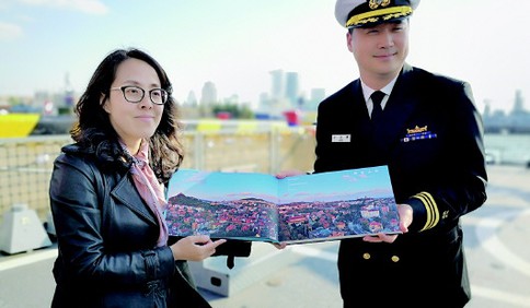 马来西亚、泰国等国水兵收到《中国青岛2019》等离青礼物