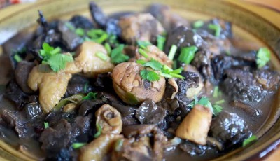 润春盛农家宴：小鸡炖蘑菇