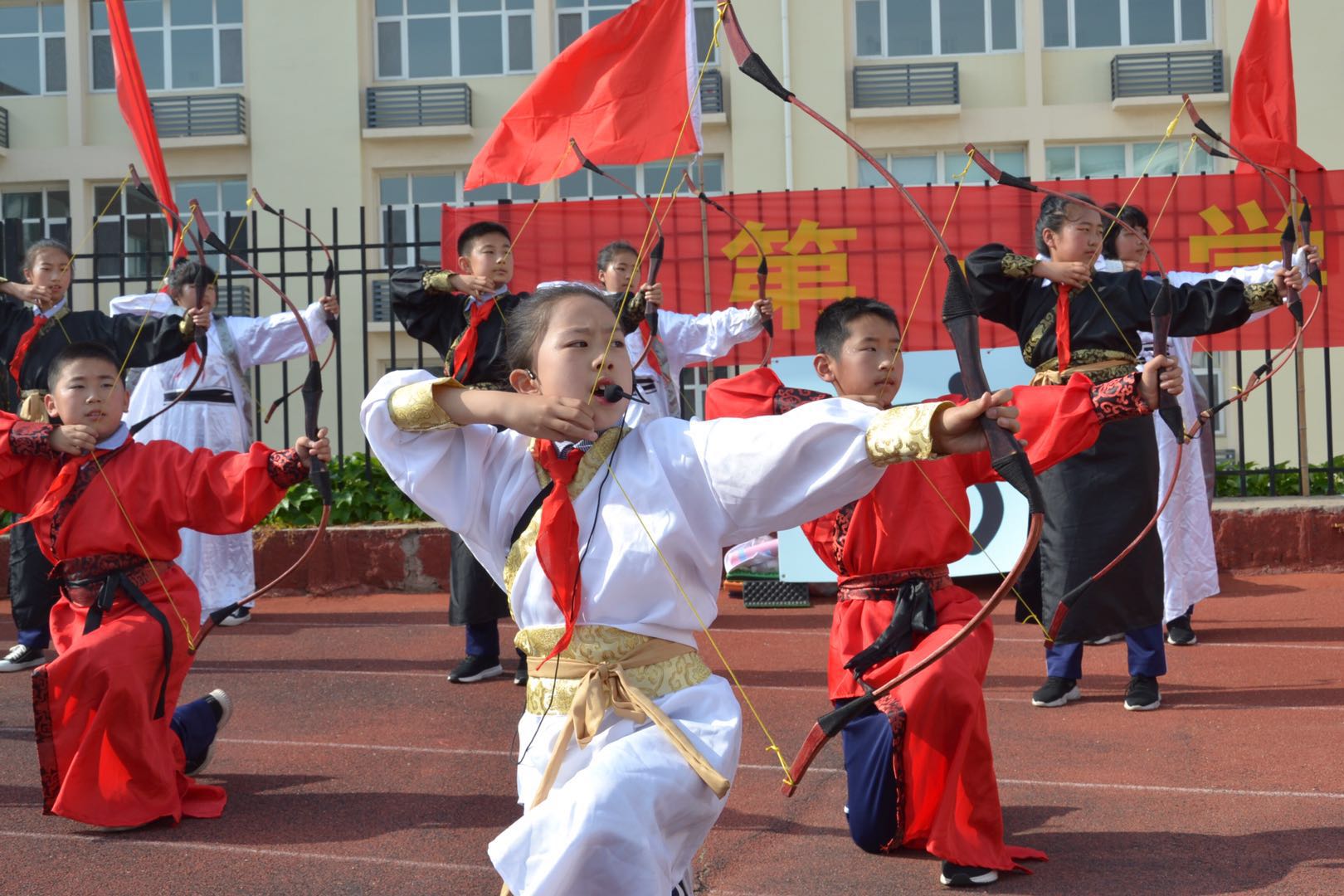真人娱笑网址让孩子真正成为节日的主人!市北区多彩步履迎“六一”