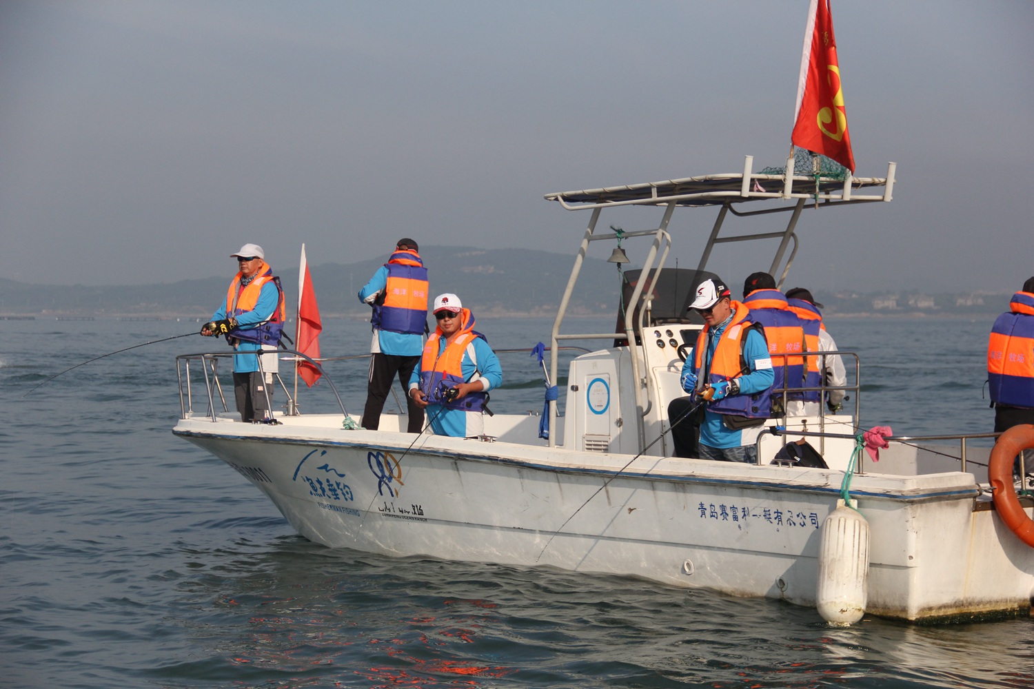 青岛 6月15日,2019青岛春季海钓赛在鲁海丰海洋牧场举行,来自全市30个