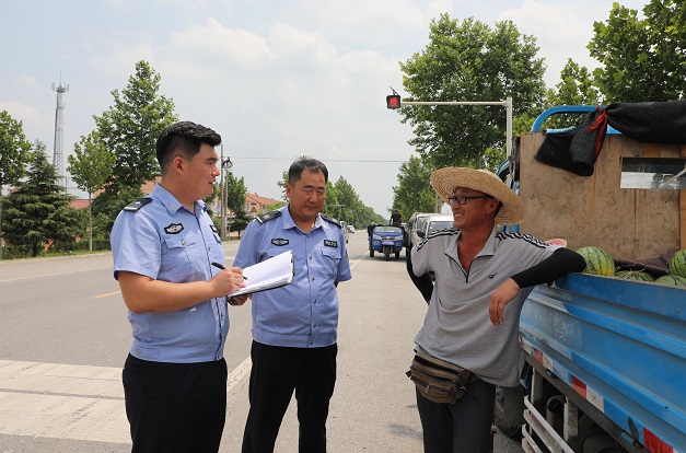 他,就是平度市公安局明村派出所民警张苗苗.