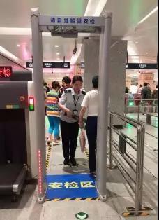 9月16日起青岛地铁将提升安检等级请市民乘客配合安检工作人员检查