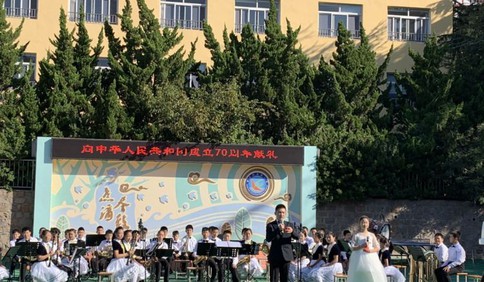 青岛新昌路小学首届管乐节开幕 向新中国成立70周年献礼