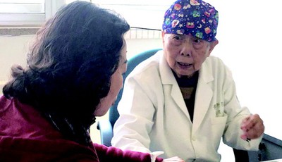 从缺医少药到智慧医疗 89岁医生张默道讲述青岛医疗变迁史