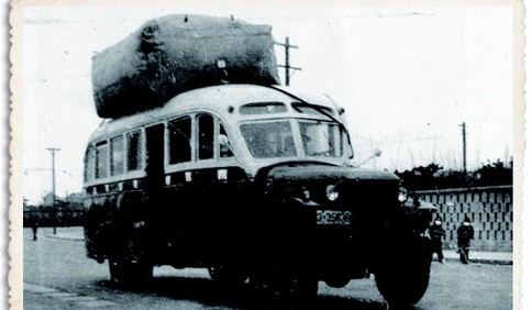 从烧炭车到地铁出行 从交通工具变化见证青岛公共交通发展历程