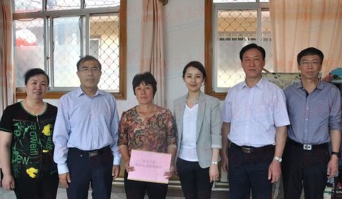 爱心浇灌蓓蕾 青岛八医爱心医生二十四年如一日捐资助学