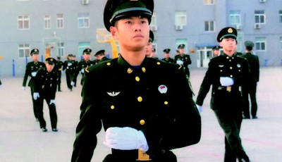 22岁青岛小伙林书瀚入选三军仪仗队 成就父子梦想成为全家荣耀