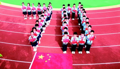 青岛正用满城的中国红 诉说对祖国无尽的爱