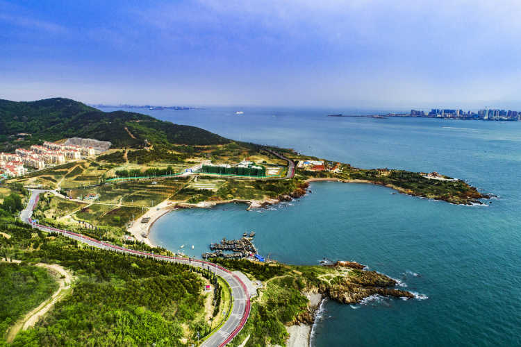 2米,宛延30公里,东邻古镇口湾,南靠五莲山,地势险峻,美景如画,且山中