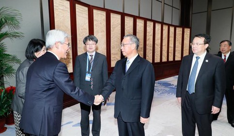 刘家义龚正会见出席峰会的跨国公司领导人