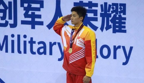 军运会|逆转夺冠后，他一个动作让全场尖叫！网友：爱上了