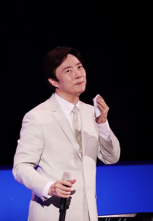费玉清正式隐退前赚两亿,最后演唱会笑言让歌迷破费