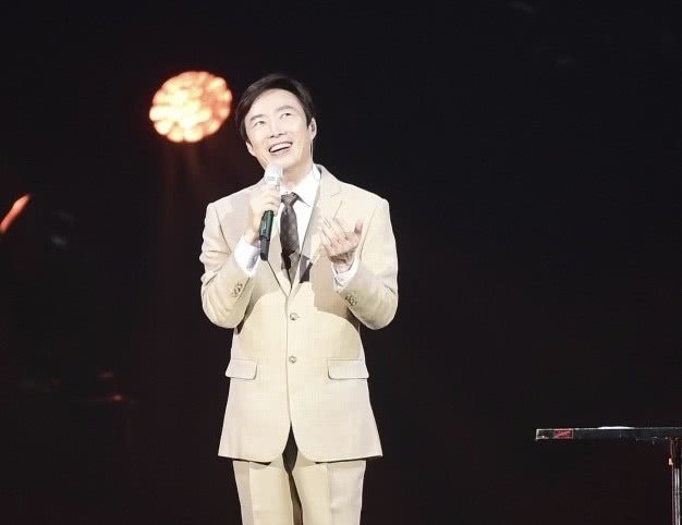 费玉清正式隐退前赚两亿,最后演唱会笑言让歌迷破费