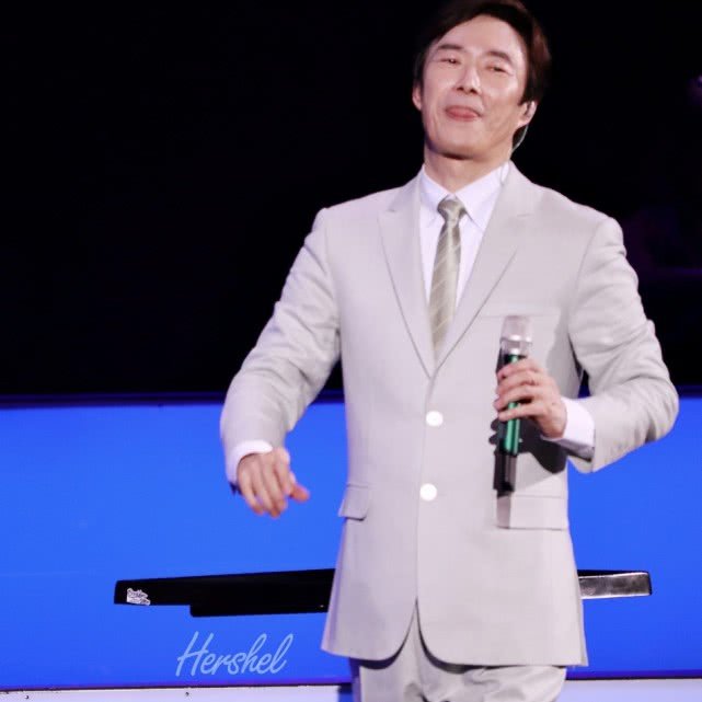 费玉清正式隐退前赚两亿,最后演唱会笑言让歌迷破费