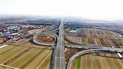 双向八车道!青岛新机场高速公路建成通车试运营