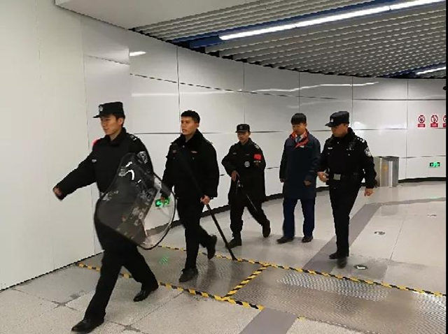 超前组织民警,辅警,站务人员及保安,安检等人员开展大客流应对,最小
