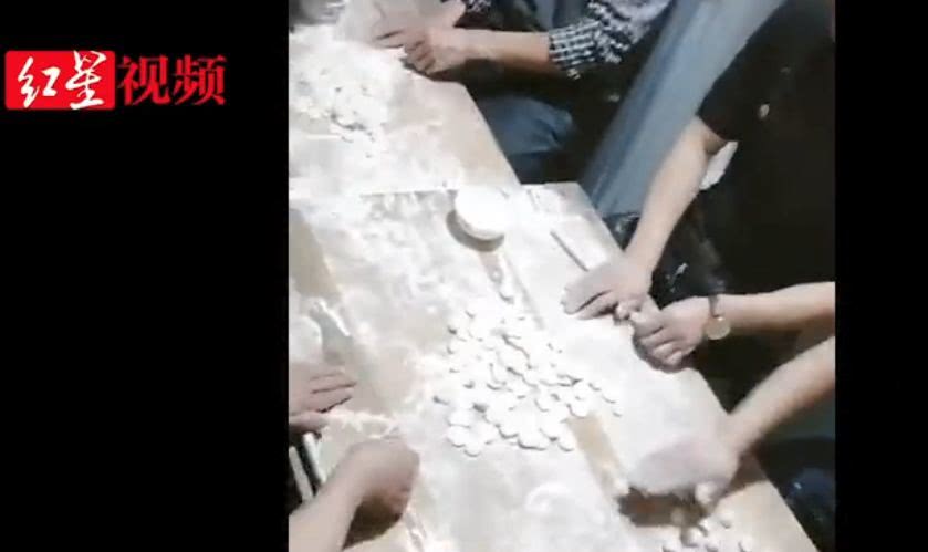 东北人包上万个饺子室外冷冻！网友：这是包了一头猪的肉吧