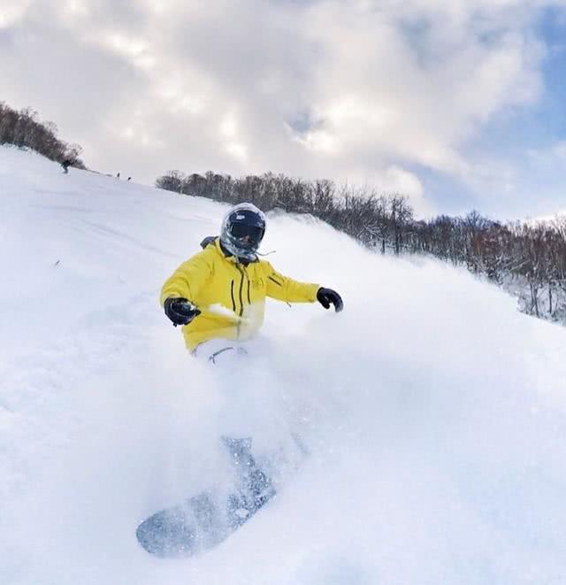 王思聪日本滑雪不忘示爱网红表白一年多未得回应