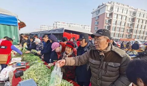 新春走基层｜赶大集备年货，潍坊的年味浓了！