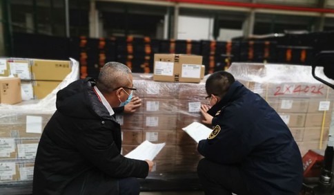 海關“綠色通道”效率高！進口口罩通關用時不足3分鐘