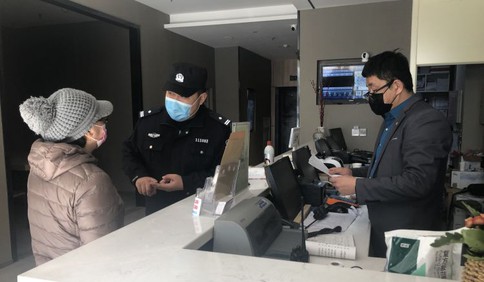 抗擊疫情第一線，致敬最美“逆行者”
