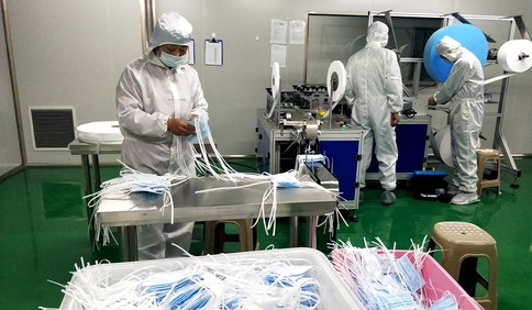 這就是山東|父子倆共同守候“生命線” 生產口罩支援防疫一線