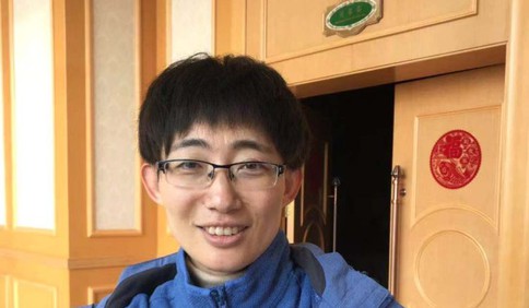 身處黃岡，青島女護士迎來一個特殊生日：為了支援，剪掉長發(fā)！